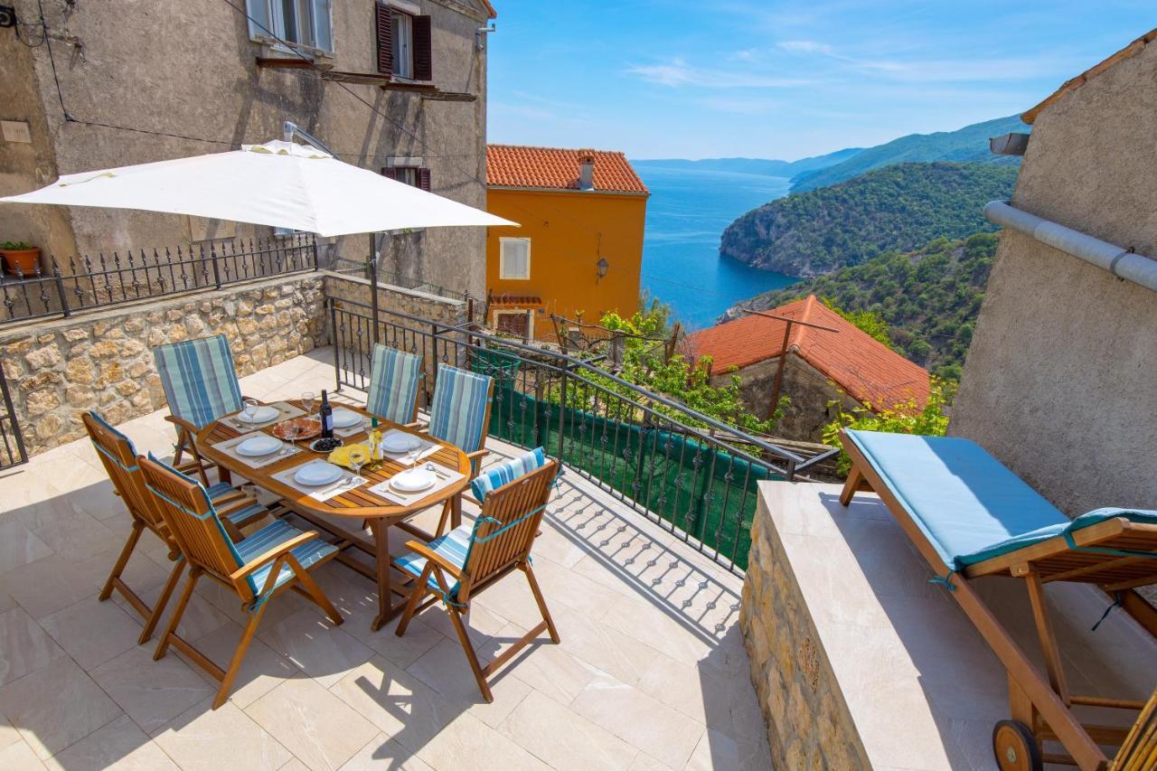 House Bajota With Terrace And Sea View