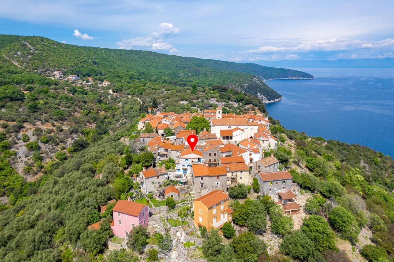 House Bajota With Terrace And Sea View Hébergement de vacances *