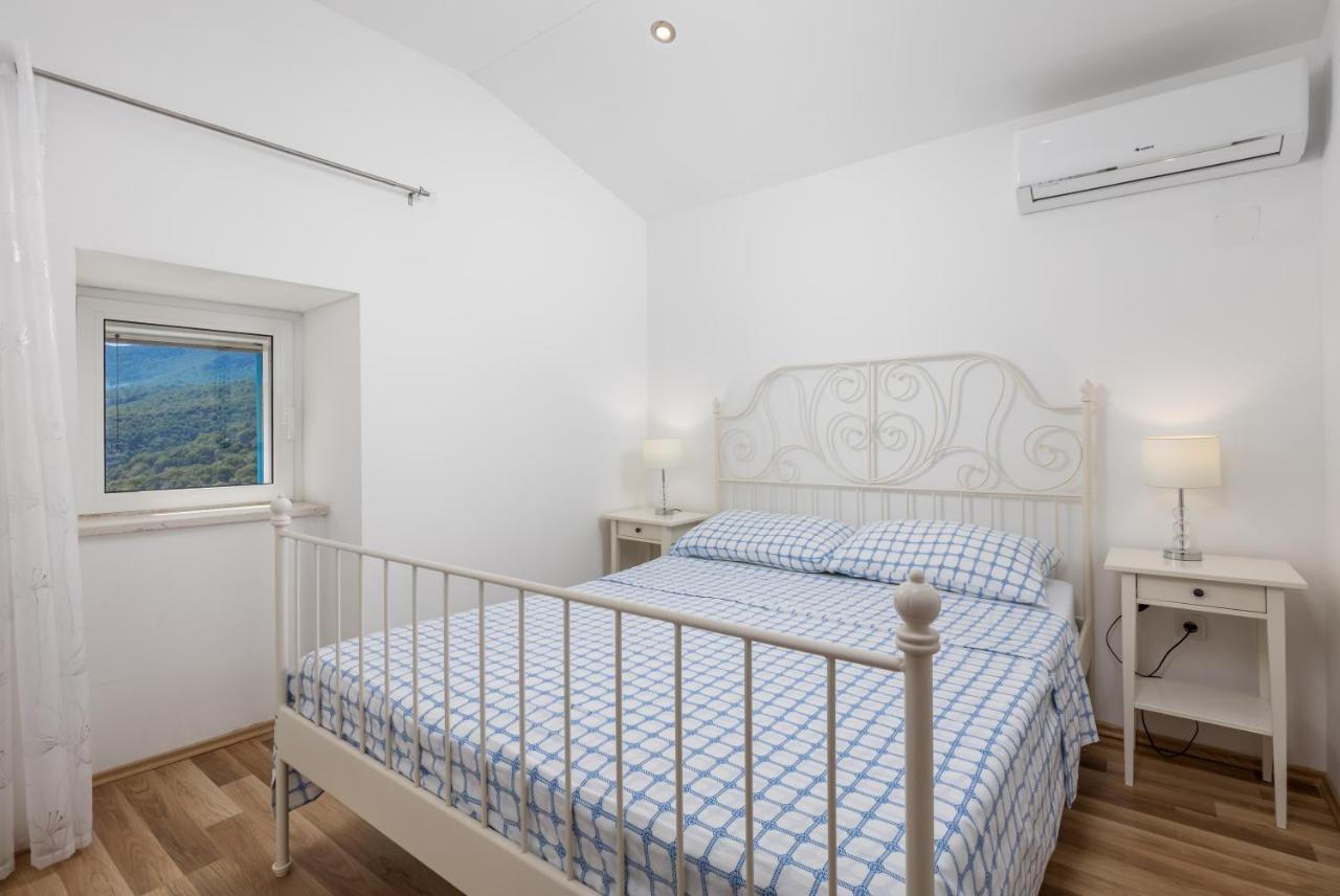 House Bajota With Terrace And Sea View Hébergement de vacances Beli